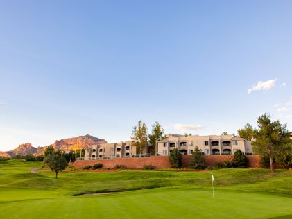Golf hole with flag and Ridge on Sedona, a Hilton Vacation Club, in Sedona, Arizona
