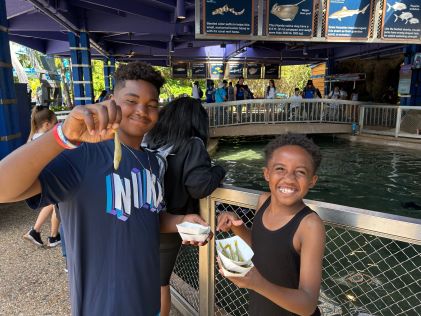 A Hilton Grand Vacations Member's family at SeaWorld Orlando during spring break