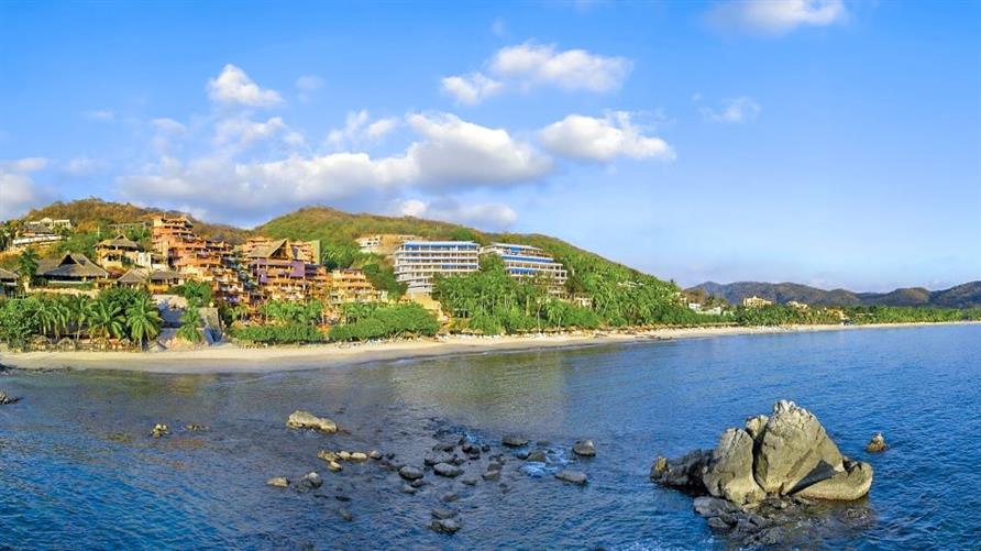 View of the beach and surrounding area of Hilton Grand Vacations Club Zihuatanejo in Mexico