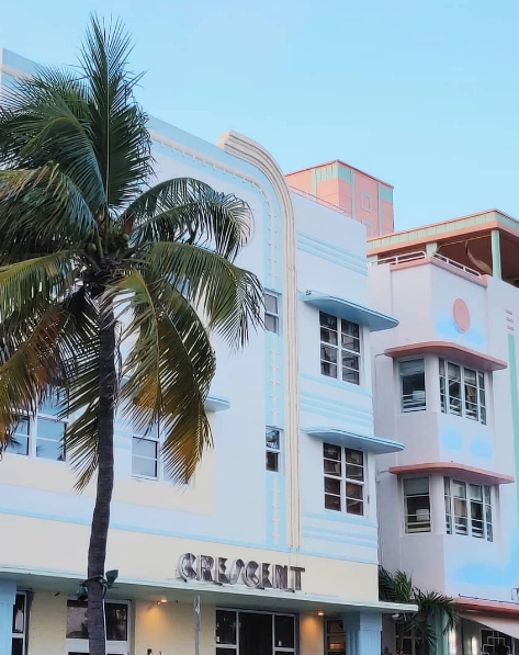 View of the exterior of Crescent on South Beach, a Hilton Vacation Club.